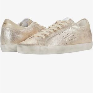 Sam Edelman . Size 7.5 in silver/cold color . In very good condition like new